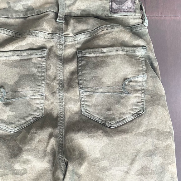 Curvy Super Hi-Rise Jegging, Camo, Distressed - Picture 7 of 8